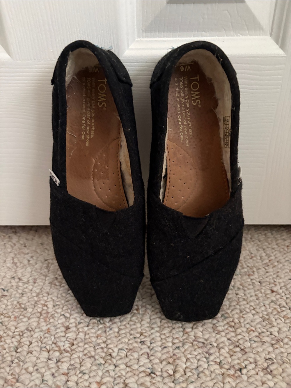 Well loved Toms Black Canvas Slip-On Flats for Women
